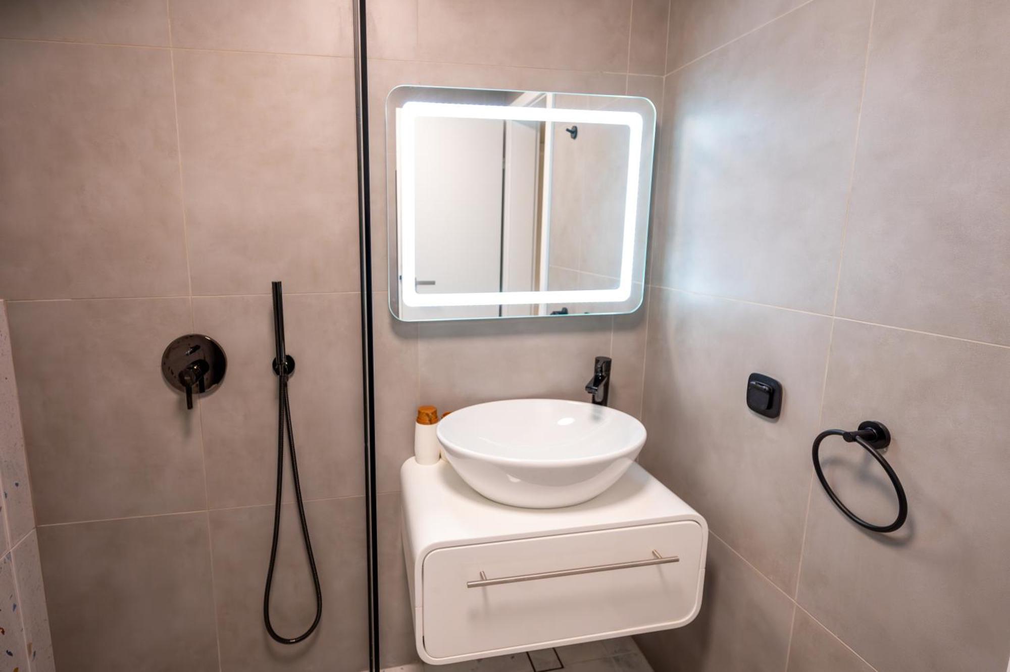 Design 1Bdr Apartment Near City Center Szófia Kültér fotó